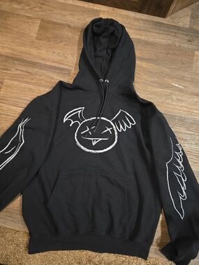Black Graphic Wing Emblem Hoodie - Men